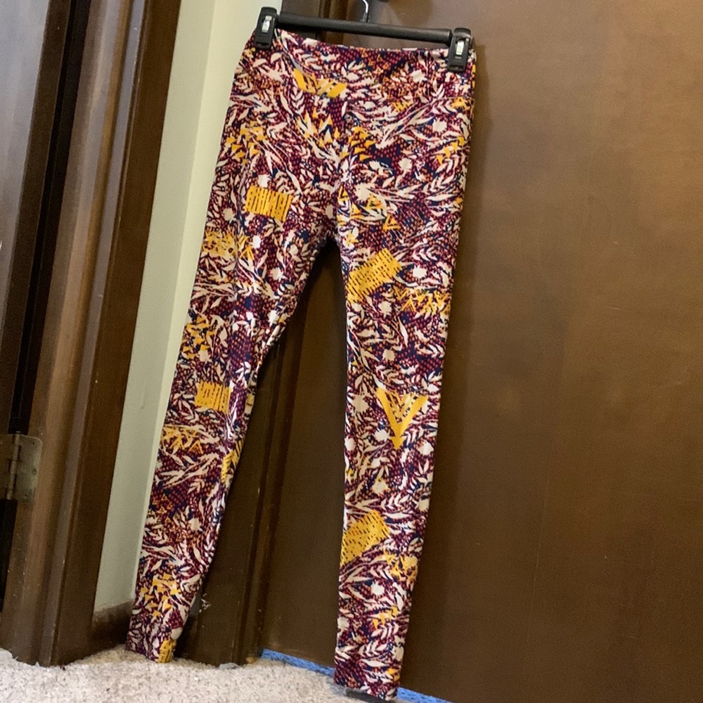 LuLaRoe leaf pattern buttery soft leggings one size